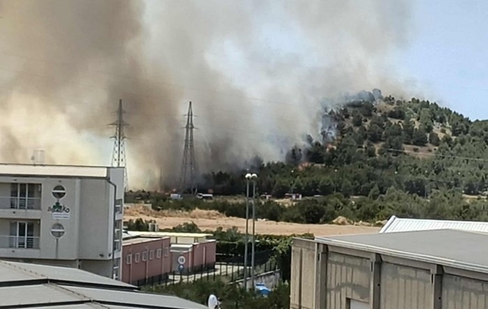 Požar kod Šibenika, na terenu kanaderi