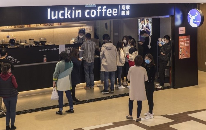 Teški dani za Luckin Coffee, kineski odgovor na Starbucks