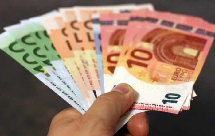 Prosječna plaća za srpanj 1.437 eura, medijalna 1.249