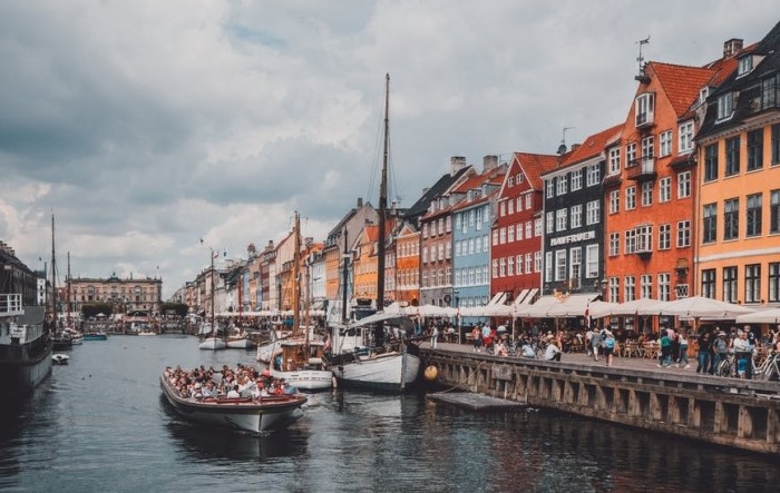 U Danskoj se otvaraju kafići i restorani