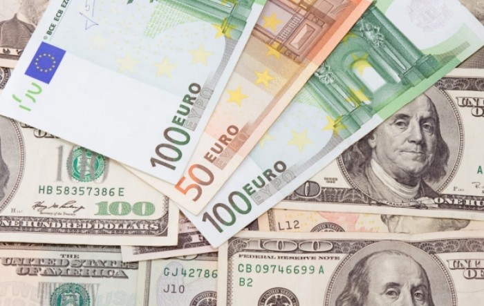 Dolar na tjednoj razini gotovo nepromijenjen, euro blago ojačao
