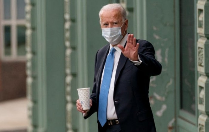 Biden pozvao Trumpa da uputi poruku o važnosti nošenja maski