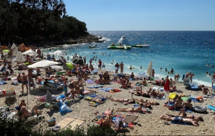 Cro kartica je težak promašaj, Hrvatska ovisna o stranim turistima