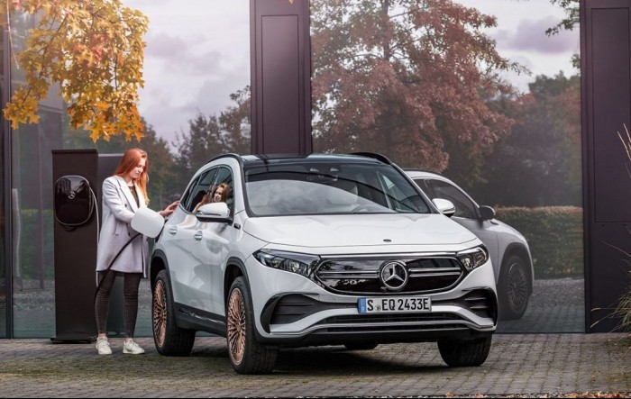 Mercedes angažirao influencere za premijeru kompaktnog EQA 250 modela
