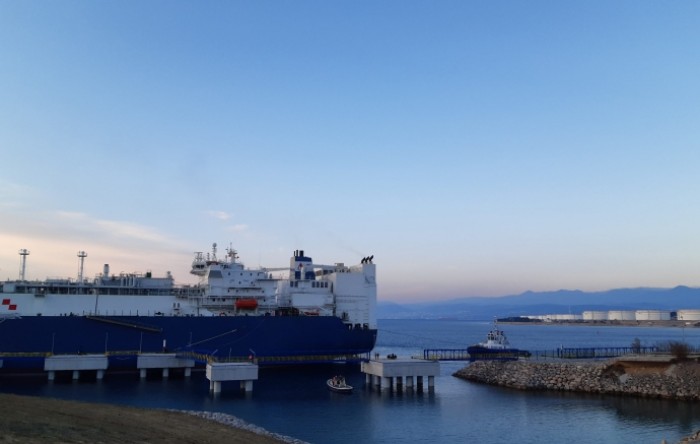 Brod LNG Croatia u Omišlju, LNG terminal počinje s probnim radom