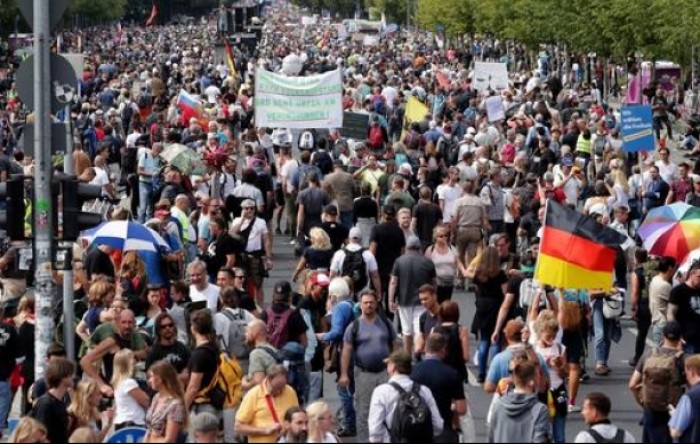 Diljem Njemačke prosvjedi protiv vladinih mjera za suzbijanje koronavirusa (VIDEO)