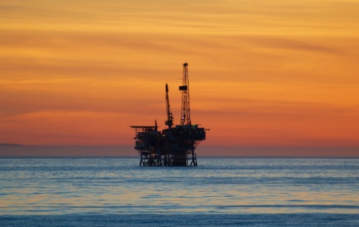 Cijene nafte poskočile iznad 42 dolara, proizvođači ustraju u smanjenju opskrbe