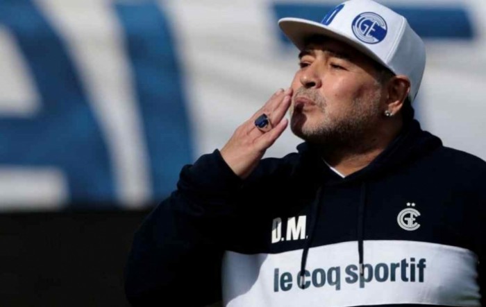 Maradona se dobro oporavlja nakon operacije