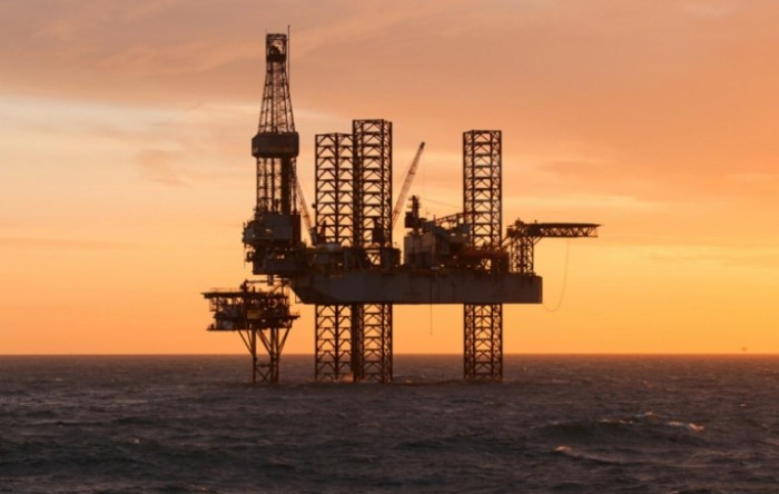 Cijene nafte pale prema 44 dolara, trgovce zabrinuli podaci iz eurozone