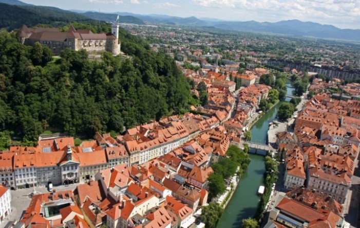 Slovenija poduzima sve rigoroznije mjere, zatvara promet