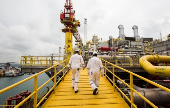 Strah od novog vala zaraze spustio cijene nafte ispod 42 dolara