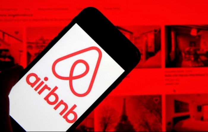 Airbnb zamrzava zapošljavanje i obustavlja marketing