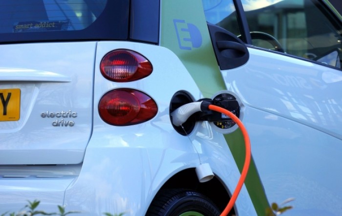 Deloitte: Domet, punjenje i povlačenje subvencija hladi entuzijazam za električne automobile