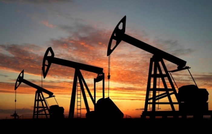 Pad američkih zaliha podupire cijene nafte iznad 42 dolara