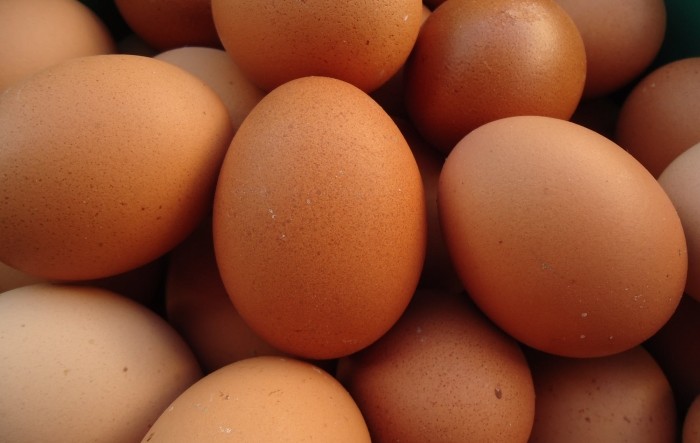 Kažnjeni zbog jaja na tržnici: Kazne idu i do 3900 eura