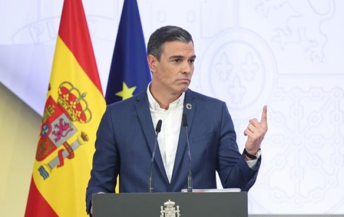 Španjolski premijer pozvao ministre da ne nose kravate zbog uštede energije