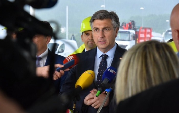 Plenković novinarima: Mislite li da sam oduševljen što su ministri išli u klub?
