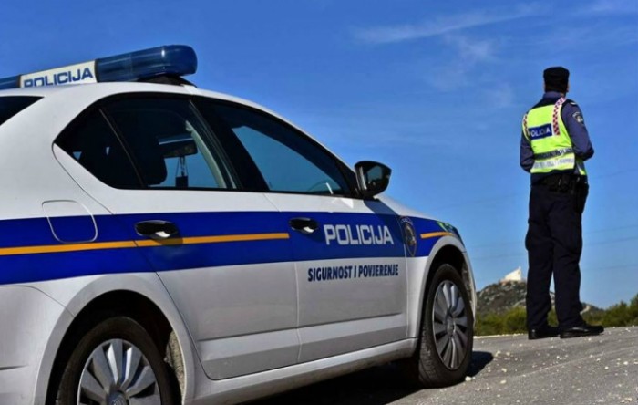 Policija traži navijače koji su držali sramotni natpis o srpskim ženama i djeci