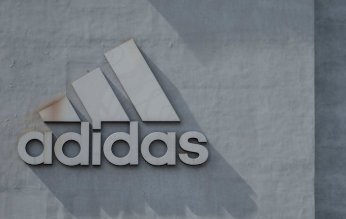 Adidasu prijeti gubitak od 500 milijuna eura zbog raskida suradnje s Kanye Westom
