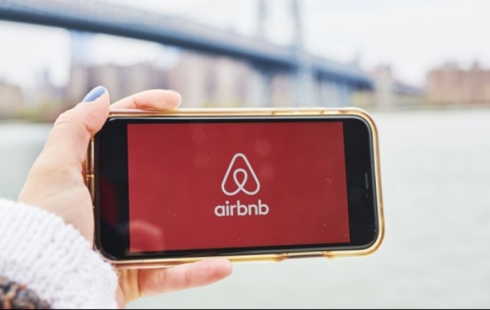 Pandemija i IPO povećali neto gubitak Airbnb-ja u 2020. godini