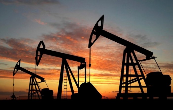 Nada u dogovor proizvođača podigla cijene nafte nadomak 34 dolara