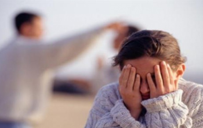 Čak 60 posto više hitnih poziva zbog obiteljskog nasilja u Europi