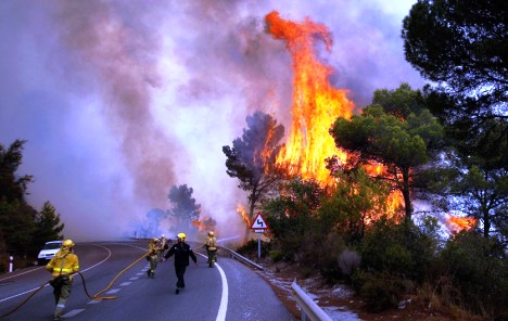 Grčka nakon požara ruši bespravno podignute objekte