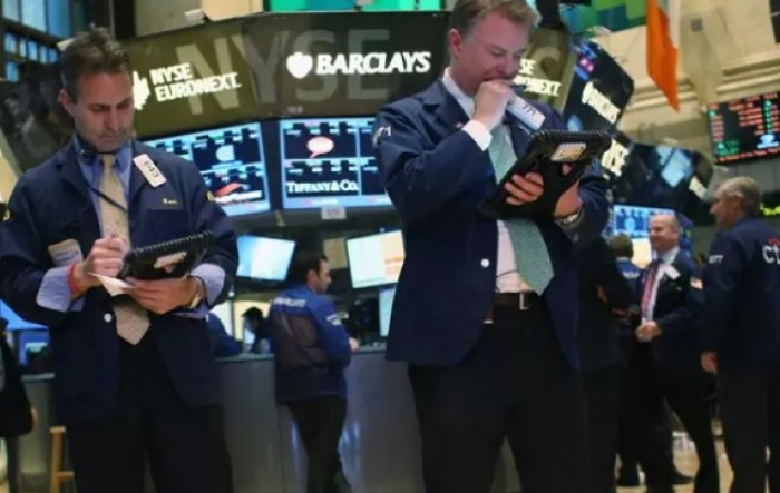 Wall Street: Oštar pad Dow Jonesa, investitori se okrenuli obveznicama