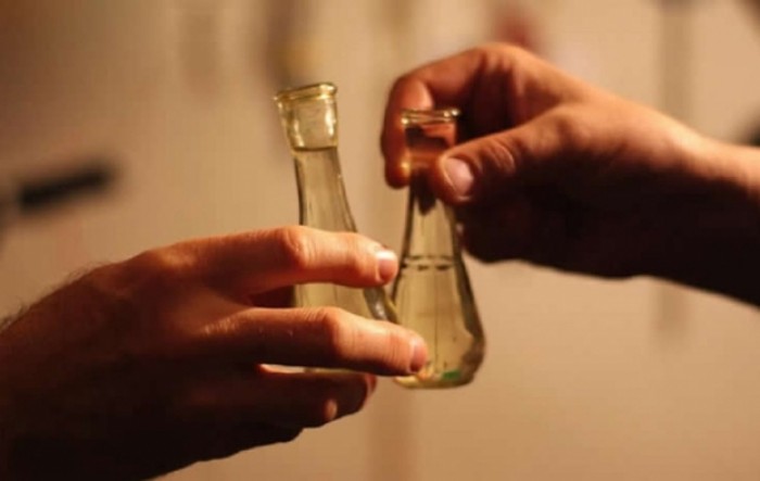 Vlada odlučila: Mali proizvođači jakih alkoholnih pića oslobođeni trošarina