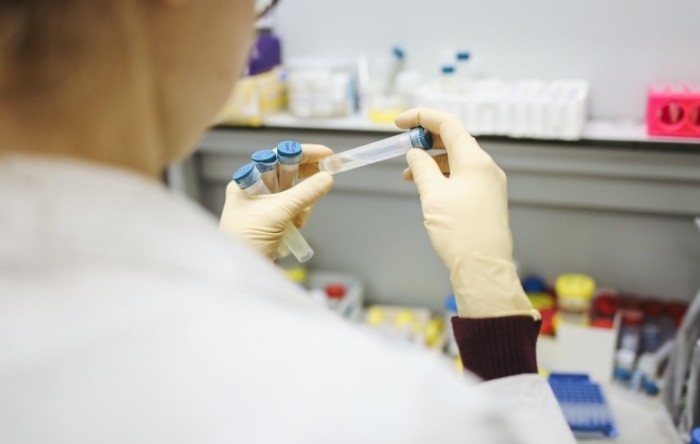 HALMED: Smrt 33-godišnjaka vjerojatno je povezana s cjepivom AstraZenece