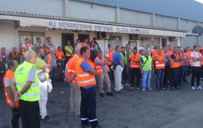 Radnici Port of Adria održali štrajk upozorenja zbog niskih zarada