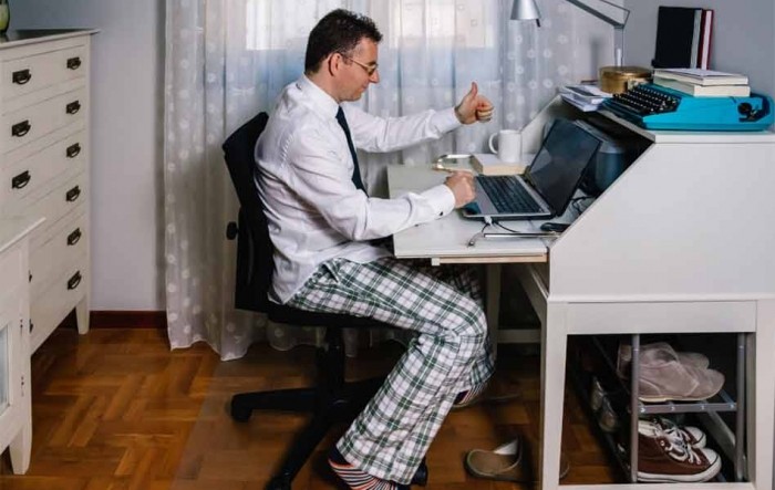 Zoom i rad od kuće: Trećina u sastancima sudjeluje u pidžami
