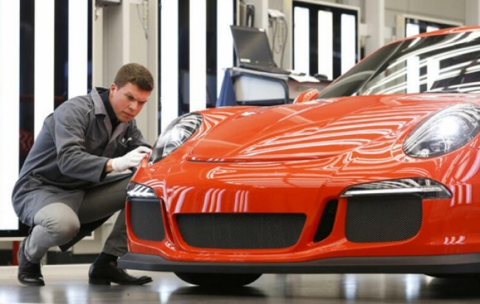 U Porscheu nema krize: Zajamčen posao za 22.000 radnika