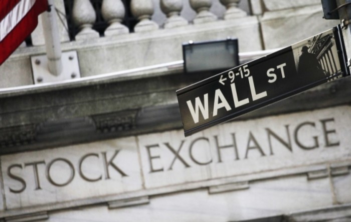 Wall Street blago skliznuo s rekordnih razina