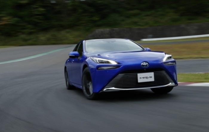 Predstavljena nova Toyota Mirai: Veća snaga i atraktivnije proporcije