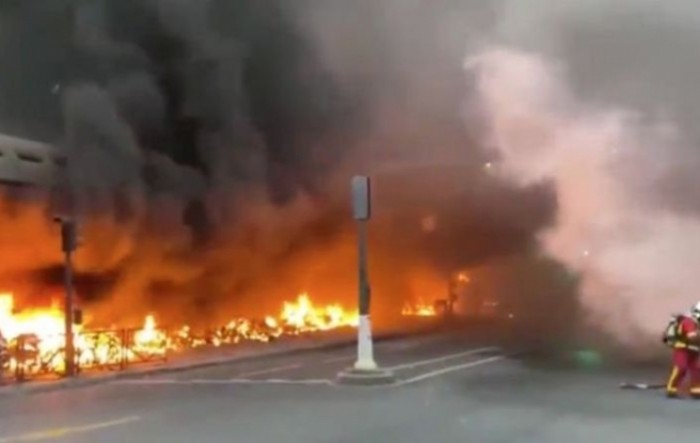 Deset mrtvih u požaru kod Lyona, među njima pet djece