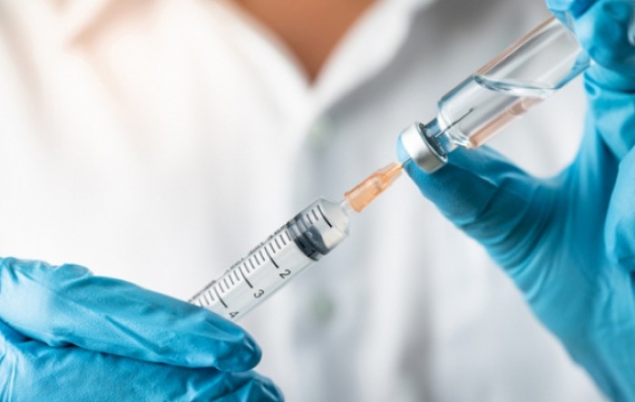 Studija s Oxforda: Veći rizik od ugrušaka nakon zaraze koronom nego od cjepiva