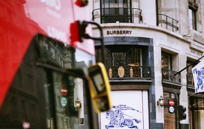 Burberryjeva godišnja dobit premašila očekivanja