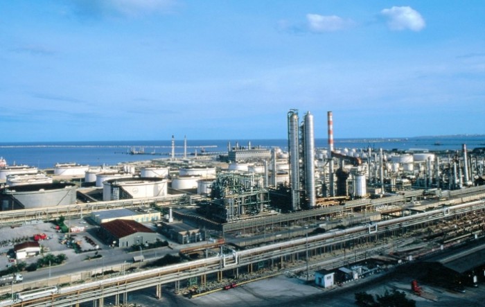 Italija prodaje Lukoilovu rafineriju na Siciliji