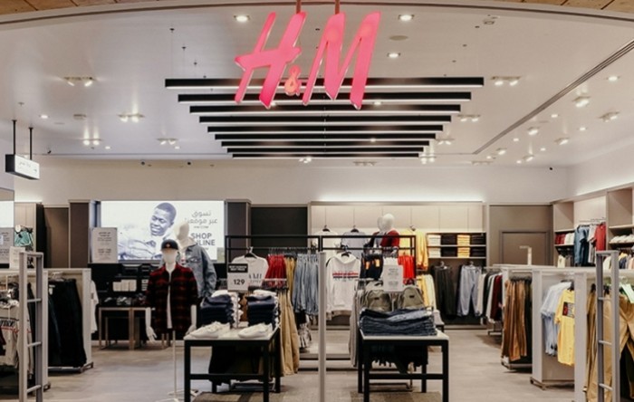 Pandemija prepolovila kvartalne prihode H&M-a