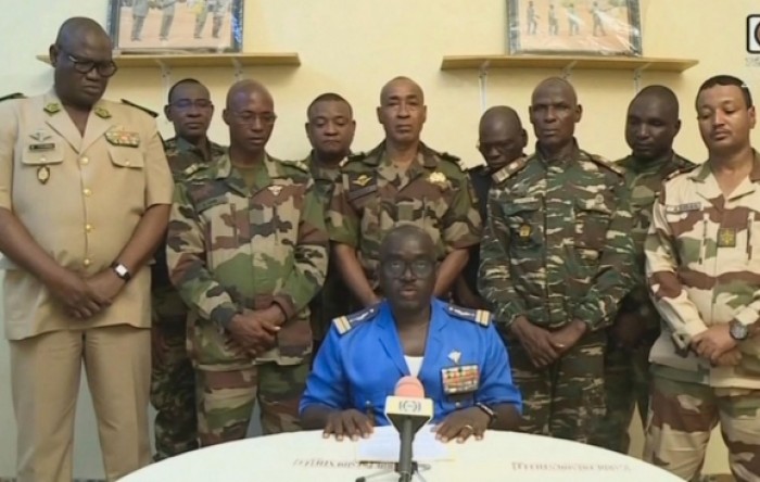 Vojska izvela puč u Nigeru, zarobili šefa države