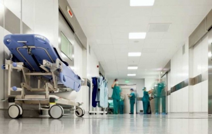 Zbog pretrpanih bolnica nizozemski covid pacijenti prevoze se u Njemačku