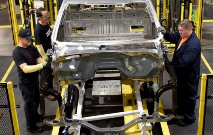 Ford testira pametne narukvice koje će kontrolirati razmak među radnicima u tvornici