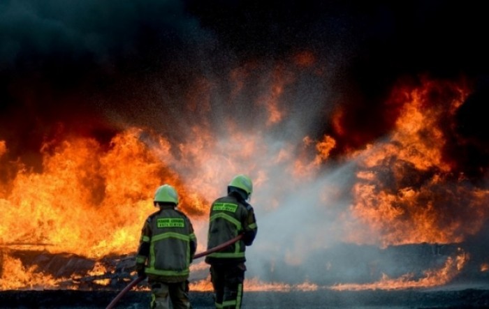 Veliki požar u indonezijskoj rafineriji nafte