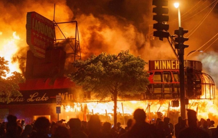 Ekipa Reutersa pogođena gumenim mecima na prosvjedu u Minneapolisu