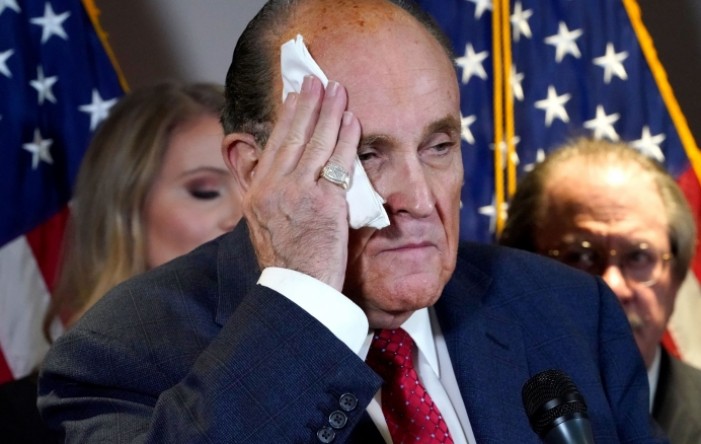 Američka savezna policija pretražila stan Rudyja Giulianija, zaplijenjeni elektronički uređaji