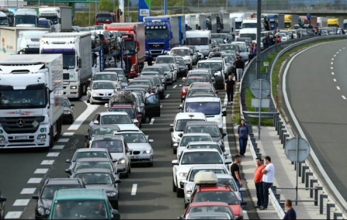 Prepolovljena prodaja novih automobila u Hrvatskoj