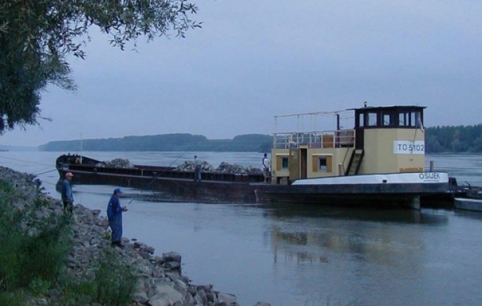 Brod udario u most na granici sa Srbijom, obustavljen promet na graničnom prijelazu Ilok