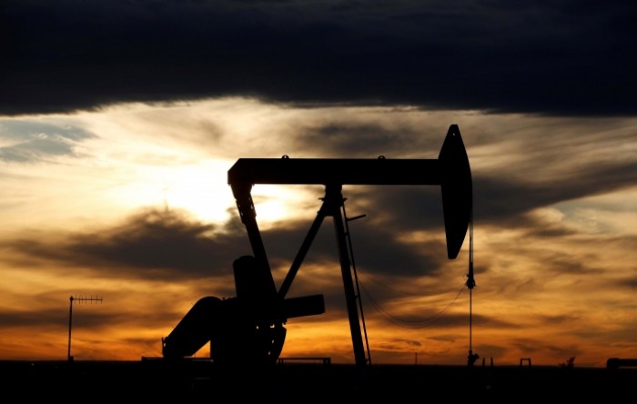 Smanjena saudijska proizvodnja podigla cijene nafte prema 57 dolara