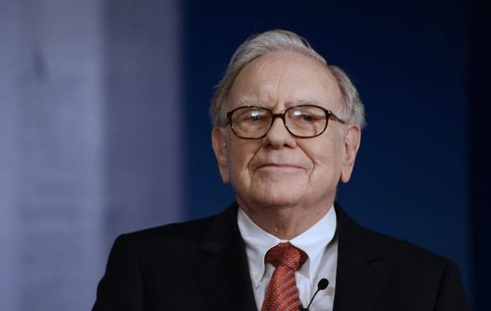 Buffett se kladi protiv američke ekonomije